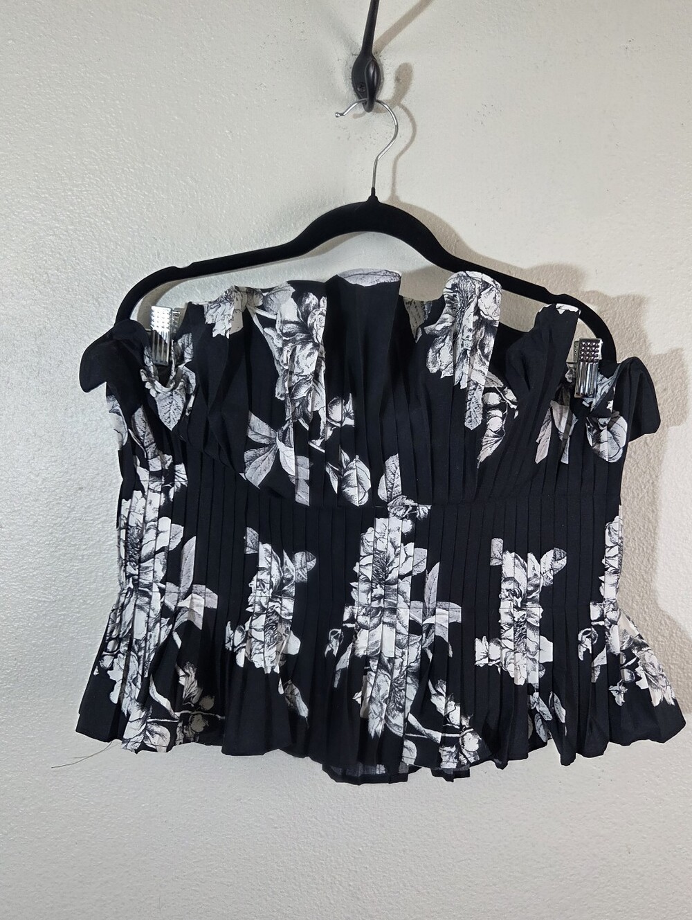 White House Black Market Floral Ruffle Bustier Top Size 14 Black White Strapless
